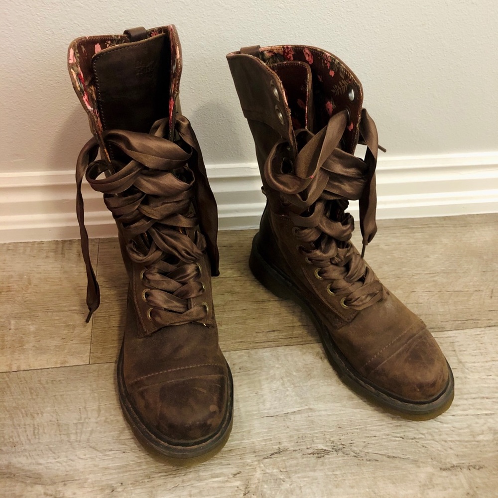 {8} Doc Marten Aimilie Triumph Floral Lined Boots